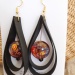 boucle d'oreilles chambre à air et jolie perle en verre. boucle d'oreilles chambre à air et jolie perle en verre.