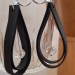 boucle d'oreilles 'goutte', chambre à air et perles de verre. boucle d'oreilles 'goutte', chambre à air et perles de verre.