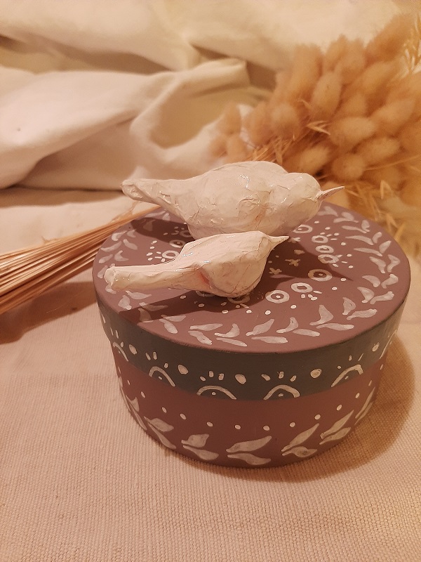 Laëtitia Gouesnard boîte ronde oiseaux blancs Laëtitia Gouesnard boîte ronde oiseaux blancs