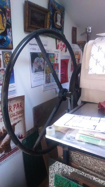 Galerie éphémère dans les locaux et commerces : 15 artistes 'de papier' s'exposent ! Galerie éphémère dans les locaux et commerces : 15 artistes 'de papier' s'exposent !