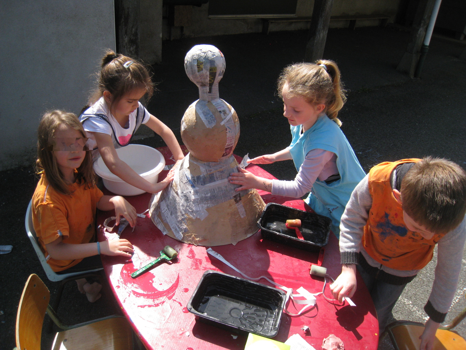 Galerie éphémère dans les locaux et commerces : 15 artistes 'de papier' s'exposent ! Galerie éphémère dans les locaux et commerces : 15 artistes 'de papier' s'exposent !