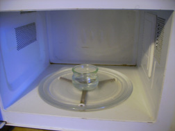 Je nettoie mon micro-ondes avec du vinaigre blanc. Je nettoie mon micro-ondes avec du vinaigre blanc.