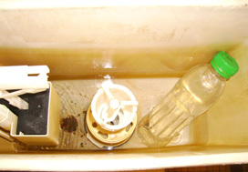 J'économise l'eau de la chasse d'eau ! J'économise l'eau de la chasse d'eau !