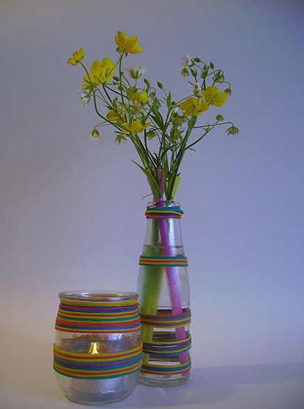 J'égaye des petits contenants avec des élastiques ! J'égaye des petits contenants avec des élastiques !