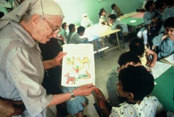 Soeur Emmanuelle et l'association Asmae. Soeur Emmanuelle et l'association Asmae.